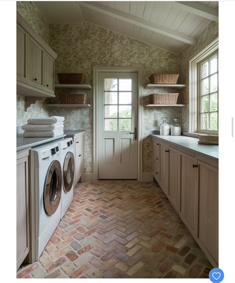 Cottage Laundry Room, Mudroom Laundry Room Ideas, Green Laundry, Rustic Laundry Rooms, Mudroom Laundry Room, Laundry Room Renovation, Laundry Room Ideas, Farmhouse Laundry Room, Laundry Room Inspiration