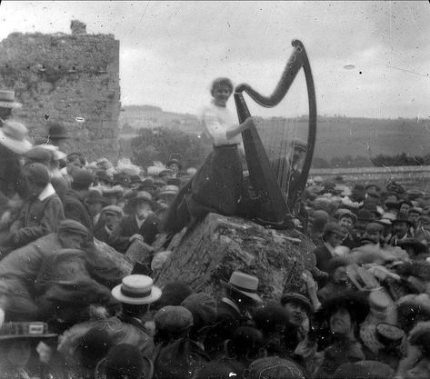 Rock Of Cashel Ireland, Cashel Ireland, Rock Of Cashel, Ireland History, The Harp, Large Crowd, Irish History, Irish Heritage, Historical Pictures