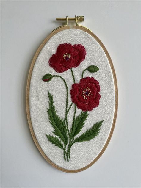 Embroidered Poppies, Embroidered Poppy, Oval Embroidery, Embroidered Hoop, Simple Cards Handmade, Modern Embroidery, Oval Frame, Crafty Craft, Craft Time