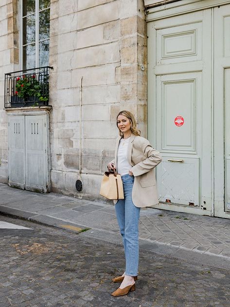 The French Shopping Habits I Picked Up When I Moved to Paris | Who What Wear UK French Girl Summer Style, Paris Summer Outfits, Girl In Paris, Pijamas Women, Parisian Summer, Fashion Staples, Black Linen Pants, Summer Outfits 2024, French Women Style