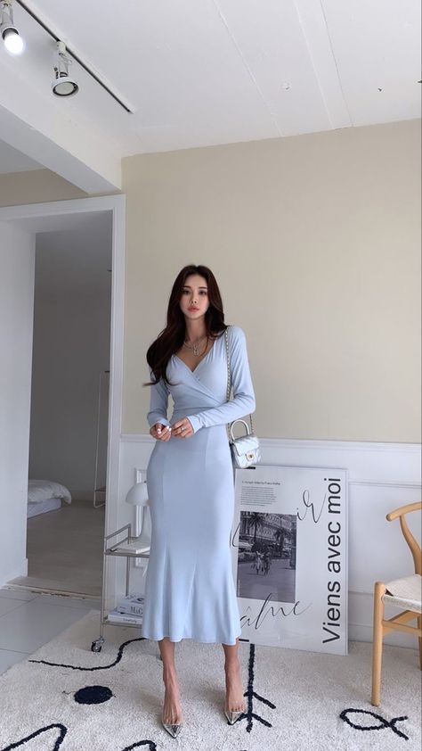 Boat Neck Dress Aesthetic, Aline Skirt Outfit Summer, Wedding Skirt Outfits For Guest, Elegant Outfit Classy Modest, Soft Feminine Dresses, Elegant Soft Outfits, Feminine Formal Outfits, Modest Church Dress, Modest Fancy Outfits