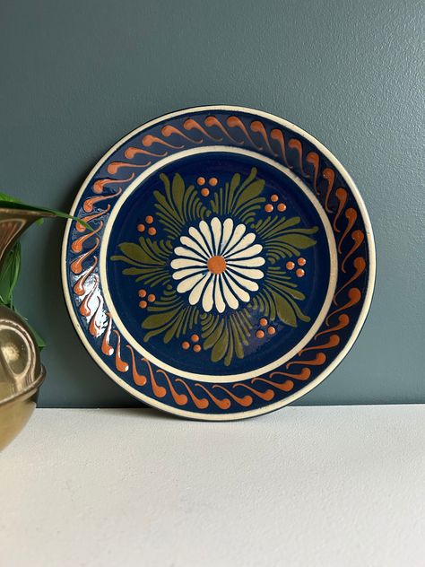 Reuse Boxes, Plate Painting, Oil Paint On Wood, Hand Painted Gourds, French Pottery, Photograph Video, French Rustic, Packing Paper, Pottery Plate