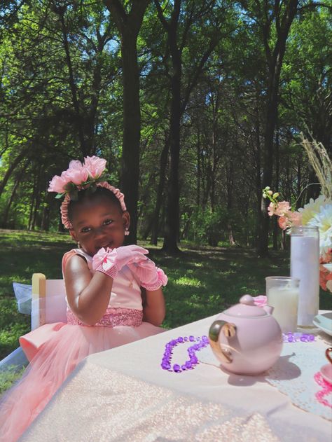 #toddler #teaparty #vintage #fashion #photoshoot #birthdayphotoshoot #aesthetic Tea Party Photoshoot, Toddler Tea Party, High Tea Outfit, Baby Tea Party, Princess Tea Party, Party Photoshoot, Party Aesthetic, Birthday Photoshoot, Black Kids