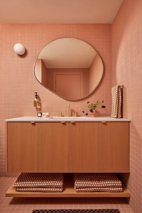 A Midcentury Bay Area Home Gets a Japandi-Inspired Renovation | Architectural Digest Sandy Bathroom, Warehouse Bathroom, House Guest Bathroom, 70s Bathroom, Midcentury Modern Bathroom, Colorful Bathrooms, Peach Bathroom, 2024 Bathroom, Bamboo Palm