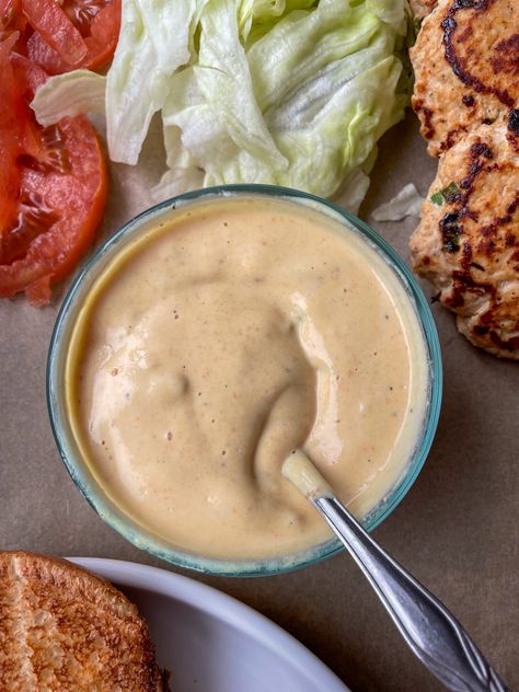 Easy Light Burger Sauce Protein Burger, Burger Sauces Recipe, Greek Yogurt Sauce, Fries Chicken, Sugar Free Ketchup, Italian Pasta Salad, Healthy Sauces, Healthy Burger, Protein Pasta