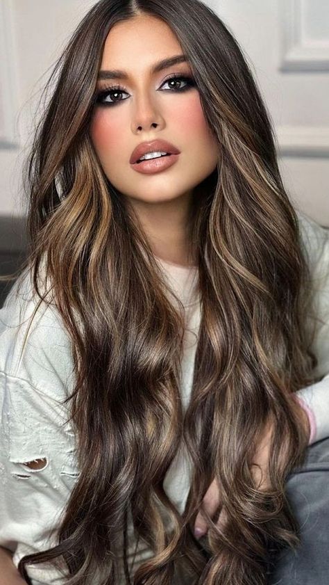 Dark Hair For Light Skin Tones, Highlights For Black Hair Black Women, Curly Brunette, Subtle Blonde Highlights, Rambut Brunette, Coffee Hair, Black Hair Balayage, Peekaboo Hair, Brown Hair Looks