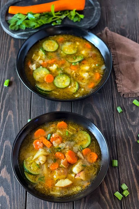 Vegetable Potato Soup, Soup Potato, Zucchini Vegetable, Potato Zucchini, Zucchini Soup Recipes, Veg Soup, Zucchini Soup, Chicken Zucchini, Meatless Main Dishes