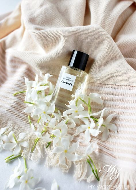 chanel huile de jasmine Facial Oils, Jasmine Scent, Skincare Brands, The Fray, Jasmine Flower, The Shadows, Facial Oil, Makeup Vanity, Flower Photos