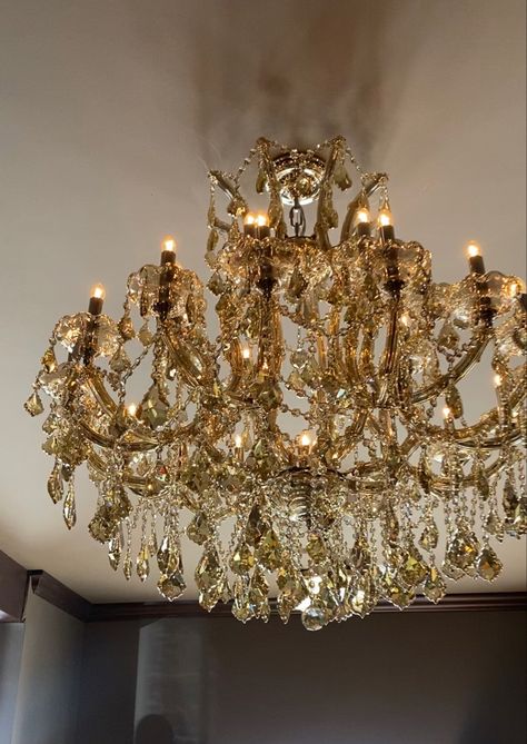 #gold #beige #beigeaesthetic #fashion #fancy #decor #aesthetic #wallpaper #chandelier #golden #palace Golden Chandelier Aesthetic, Gold Luxury Aesthetic, Pic Wall, Golden Chandelier, Golden Palace, Gold Sunset, Fancy Decor, Aesthetic Gold, Ipad Aesthetic