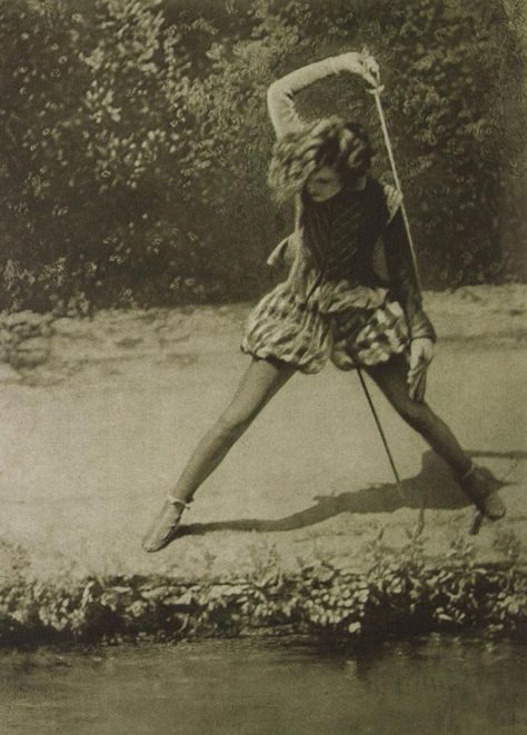 Elisabeth Bergner as Doña Juana in the the 1927 silent comedy film Doña Juana. Saint Joan Of Arc, Medieval Aesthetic, St Joan, Female Knight, Joan Of Arc, Silent Movie, Photo Printer, Silent Film, Reference Images