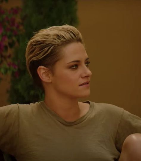 Lesbian Haircut Round Face, Mens Haircut On Women, Kristen Stewart Short Hair Tomboy, Kristin Stewart Short Hair, Kristen Stewart Haircut, Lesbian Hairstyles Short, Short Queer Haircuts, Lesbian Short Hair, Masculine Haircut For Women