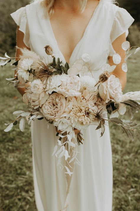 Lunaria Wedding Bouquet, Lunaria Bouquet, Soft Neutral Wedding, Lunaria Wedding, Rainbow Roots, Neutral Wedding Bouquet, Dried Floral Bouquet, Wedding Designers, Wedding Bouquet Preservation