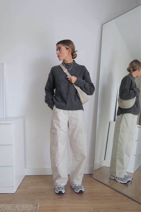 Uniqlo Trousers Outfit, Macau Ootd, Gray New Balance Outfit, Uniqlo Bag Outfit, Grey Bag Outfit, Grey Jumper Outfit, Mock Neck Outfit, Japan Fashion Casual, Grey Trousers Outfit