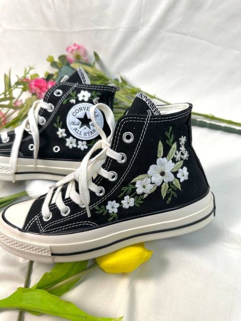 Embroidered Converse/Wedding Converse/Custom Converse White Chrysanthemum Flowers/Converse High Top Chuck Taylor 1970s/Embroidery Gifts High Top Converse Embroidery, Floral High Top Converse, Black Converse Embroidery, Embroidered Converse High Tops, Unique Converse, Embroidered Shoes Converse, Personalized Converse, Converse Embroidery, Converse Wedding