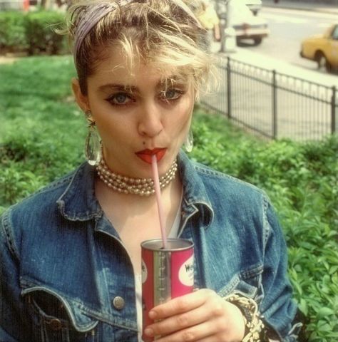 Photographer Shows Madonna Before Her Fame In 1983 (29 Pics) 80s Madonna, Jamel Shabazz, Madonna Fashion, Madonna 80s, Look Grunge, Famous Photographers, Drew Barrymore, James Dean, Music Icon