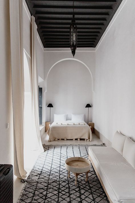 Holiday home of the week: a minimalist riad in Marrakech’s Medina Modern Bohemian Interior Design, Moroccan Bedroom, Bohemian Interior Design, Moroccan Interiors, Casas Coloniales, Moroccan Design, Moroccan Decor, Modern Interior Design, 인테리어 디자인