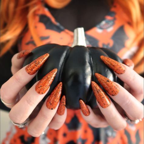 I Scream Nails on Instagram: “🔪🎃 INTRODUCING our NEW Halloween shade Killer Pumpkin🎃 Stunning orange tinted base stuffed with orange and midnight black glitter! SHOP…” Halloween Simples, Scream Nails, Nail Type, I Scream, Manicure E Pedicure, Us Nails, Midnight Black, Black Glitter, Nail Lacquer