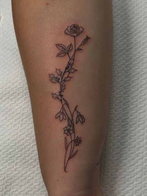 Family tattoo idea flowers fine line minimal Flower Family Tattoos, Family Flowers Tattoo, Family Tattoo Idea, Family Flowers, Family Tattoo, Flowers Tattoo, Family Tattoos, Fine Line, Tattoo Idea