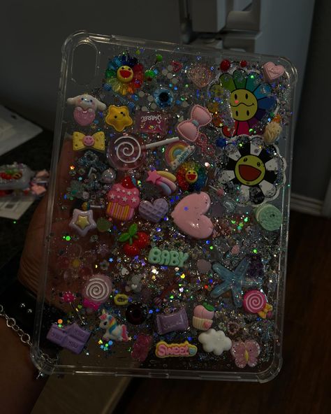 Bling Phone Cases Diy, Diy Phone Case Design, Cute Ipad Cases, Bling Ideas, Creative Iphone Case, Bling Phone Cases, Custom Ipad, Girly Phone Cases, Iphone Obsession