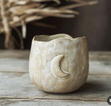 Ceramic Pinch Pot Mugs, Pinch Pot Mugs Ideas, Handbuild Mugs, Pinch Pot Ceramics, Pinch Pot Ideas, Ceramic Pinch Pots, Diy Pottery Painting, Clay Candle, Pinch Pot