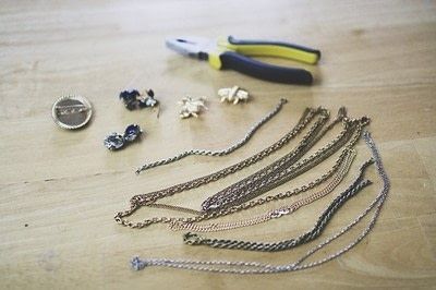 Diy Cardigan, Rings Chain, Cardigan Clips, Sweater Clips, Diy Sweater, Collar Clips, Sweater Clip, Textiles Techniques, Jewelry Tree