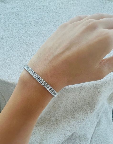 Tennis Bracelet Silver, Bracelet Tennis, Tennis Chain, Jewelry Accessories Ideas, Crystal White, Crystal Diamond, Accessories Ideas, Baddie Quotes, White Necklace