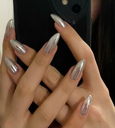 Chrome Nails Silver, Nye Nails, Silver Nail Designs, Chrome Nails Designs, Hello Nails, Shine Nails, Gray Nails, Metallic Nails, Silver Chrome