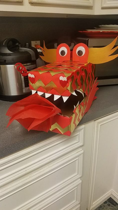 Dragon Valentine, Valentines Day Box, Valentine Boxes For School, Diy Dragon, Kids Valentine Boxes, Chinese New Year Crafts For Kids, Valentine Card Box, Dragon Box, Valentines Box