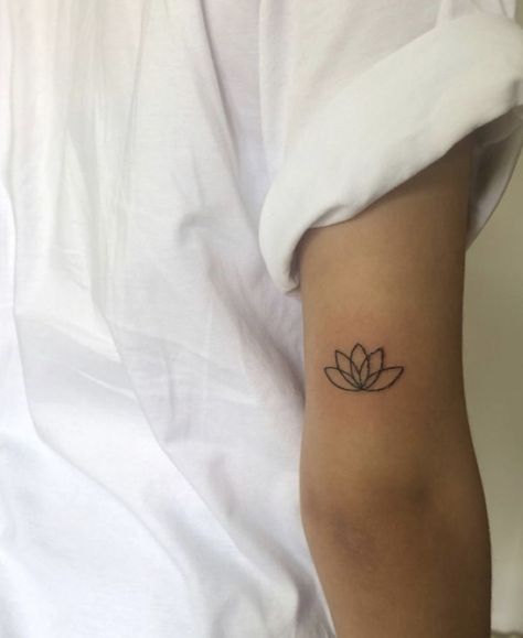 Minimalistic Flower Tattoo, Flower Tattoo Lotus, Lotus Flower Tattoo Wrist, Tattoo Lotus Flower, Simple Lotus Flower Tattoo, Simple Lotus Tattoo, Lotusblume Tattoo, Small Lotus Tattoo, Tattoo Lotus