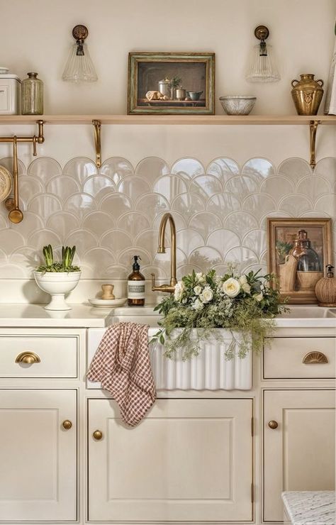 Kitchen Decor Small Space, French Kitchen Decor Ideas, Kitchen Parisian Style, Parisian Interior Kitchen, Above Sink Decor No Window, Modern Vintage Kitchen Ideas, Baking Kitchen Design, French Kitchen Interior, European Kitchen Decor