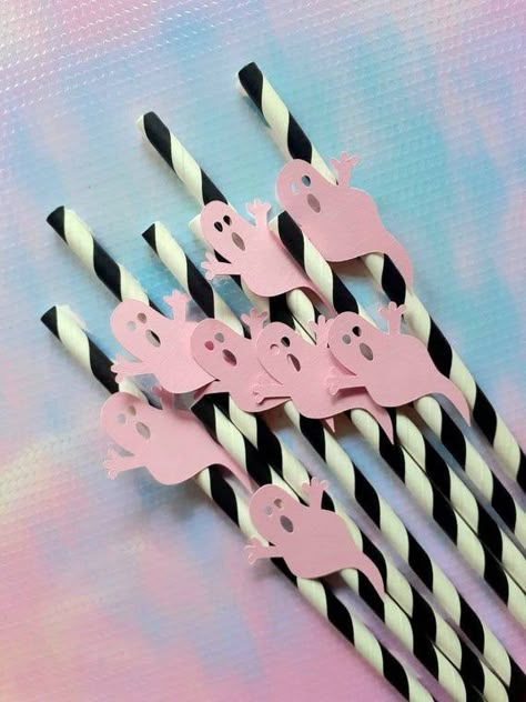 Halloween Theme Birthday, Ghost Birthday, Halloween Straws, Halloween 1st Birthdays, Birthday Photo Booths, Halloween Pink, Pastel Halloween, Balloon Kit