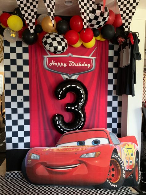 Lighting Mcqueen Party Ideas, Mcqueen Birthday Party Decoration Diy, Lightning Mcqueen Party Decorations, Lighting Mcqueen Decorations, Lightning Mcqueen Decorations, Lighting Mcqueen Birthday Party Centerpieces, Lightning Mcqueen Birthday Party, Birthday Mcqueen, Lightning Mcqueen Decor