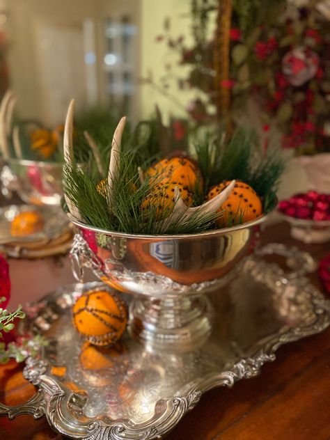 Decorating With Paul Revere Bowls, Silver Bowl Christmas Centerpiece, Large Silver Bowl Decor Ideas, Gold Bowl Decor Centerpiece Ideas, Clove Studded Oranges, Silver Punch Bowl Decorating Ideas, Oranges With Cloves Decoration, Pomander Designs, Silver Bowl Decor Ideas