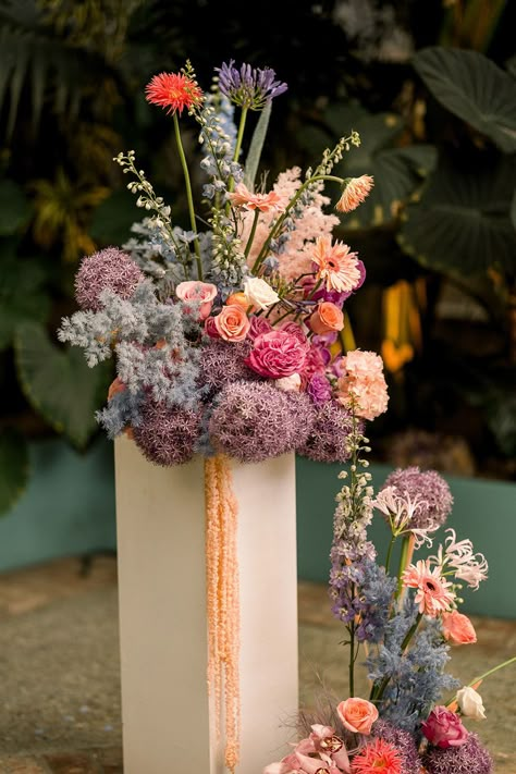 Colorful modern Los Angeles wedding at Grass Room Tanaman Png, Whimsical Floral Wedding, Aesthetic Shots, Wildflower Wedding Theme, Pr Kit, Disco Wedding, Floral Styling, Cascading Flowers, Modern Wedding Flowers