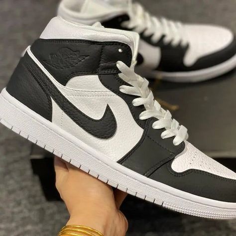 19de10adbaa1b2ee13f77f679fa1483adesc52888800ri Nike Air Force Custom, Air Jordan 1 Custom, Jordan 1 Custom, Air Force Custom, Zapatillas Nike Air Force, Nike Air Jordan Mid, Air Jordan Mid, Rave Shoes, Jordan Mid