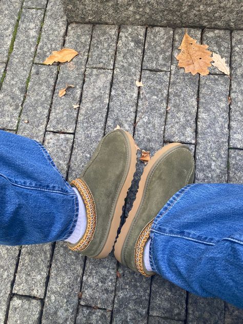 Slipper Shoes Outfit, Ugg Tasman Outfit, Green Ugg Boots, Green Uggs, Ugg Season, Slipper Outfit, Ugg Boots Outfit, Ugg Tasman Slippers, Ugg Tasman