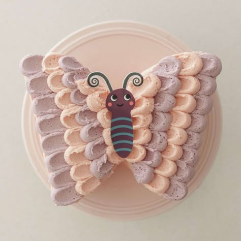 Butterfly Shaped Cakes, Butterfly Cake Kids, Butterfly Cake Ideas For Kids, Butterfly Themed Birthday Cake, Butterfly Sheet Cake, Butterfly Shape Cake, Butterfly Smash Cake, Butterfly Shaped Cake, Butterfly Cake Ideas