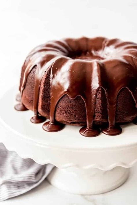 This showstopping Chocolate Bundt Cake is the most incredible and chocolatey cake imaginable! Soft and super moist chocolate bundt cake gets smothered in a pourable chocolate icing for a dramatic finish. You won't be able to get enough of this any-and-every occasion chocolate cake! #chocolate #bundt #cake #best #moist #homemade #fudge #icing #glaze #frosting #fromscratch #pudding #chocolatechips #cocoapowder #easy Hero Recipes, Too Much Chocolate Cake, Bundt Cake Glaze, Recipes Using Cake Mix, Chocolate Bundt, Cake Mug, Cake Frosting Recipe, Fudge Frosting, Chocolate Bundt Cake