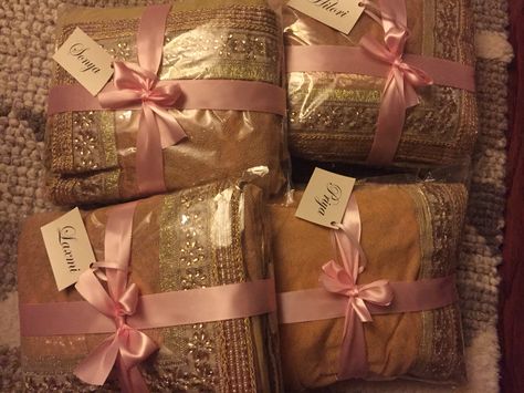 Indian Wedding Gifts For Guests, Wedding Gifts Indian, Wedding Gift Hampers, Wedding Platters, Indian Wedding Gifts, Creative Wrapping, Wedding Gift Pack, Gifts Creative, Creative Wedding Gifts