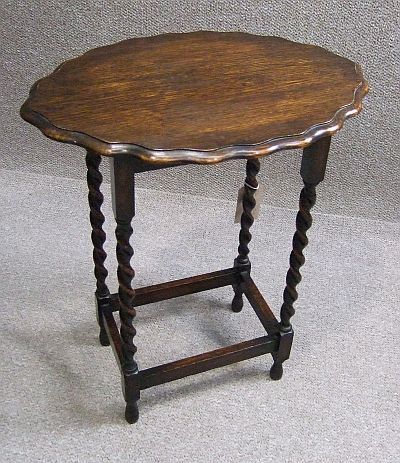 table by bed or sitting room - like that the top almost looks like an old mirror frame and the twisted legs Barley Twist Furniture, Barley Twist Table, Antique Coffee Table Uk, 19th Century End Table, Eastlake Side Table, Old Mirror, Oak Side Table, Barley Twist, Real Style