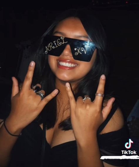 Quince Sunglasses, Sweet 16 Sunglasses, Writing On Sunglasses, Party Glasses Trend, Quince Glasses, Beige Quince, Prom Sunglasses, Graduation Sunglasses, Quinceanera Surprise Dance