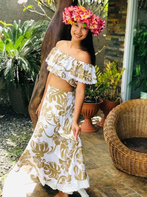 Polynesian Fashion Traditional, Traditional Hawaiian Clothing, Hawaii Costume, Hula Outfit, Tahitian Dress, Preppy Style Outfits, Hula Dress, Caribbean Outfits, Island Style Clothing