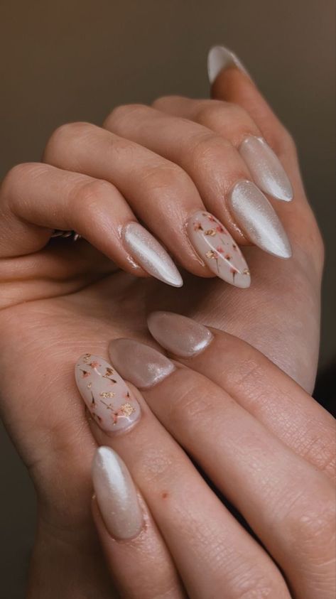 Nail Design With Dried Flowers, Flower Nails With Gold Flakes, Gold Flake Pedicure, Chrome Nails With Gold Flakes, Wedding Nails Dried Flowers, Nude Spring Nails With Flowers, Pearl Nails With Flowers, Nails With Pressed Flowers, Spring Nails With Dried Flowers