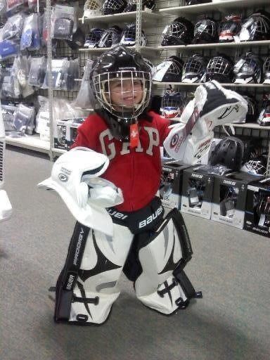 Hockey Girlfriend, Boys Hockey, Hockey Kids, Hockey Pictures, Hockey Humor, Hockey Baby, Hockey Life, Hockey Goalie, Hockey Stuff