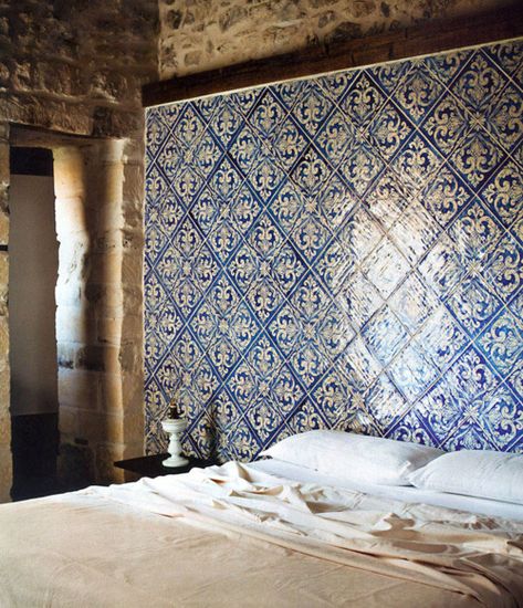 . Blue And White Tiles, Moroccan Style Interior, Design Hotel, Blue Tiles, White Tiles, Awesome Bedrooms, Boho Home, Beautiful Bedrooms, Home Fashion