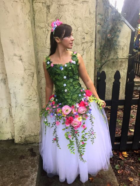 Adult Costumes Diy, Spring Costume, Adult Fairy Costume, Fairy Costume Diy, Flower Costume, Fairy Outfit, White Flower Dress, Grunge Dress, Pastel Outfit