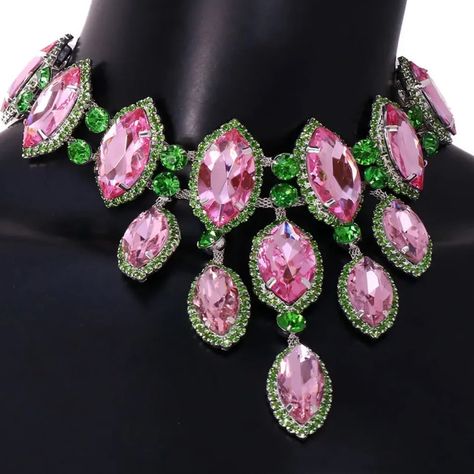 Beautiful Pink And Green Rhinestone Necklace In Silver Color Setting. New Never Worn. Green Crystal Necklace, Queen Jewelry, Necklace Fashion, Green Crystal, Green Necklace, Rhinestone Necklace, Green Crystals, Trending Accessories, Amazing Jewelry