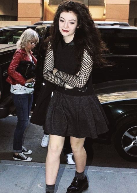 Lorde 2014, Lorde Style, Outfits 2014, 90s Fashion Outfits, Stage Name, Lorde, Grunge Fashion, Grunge Outfits, Aesthetic Outfits