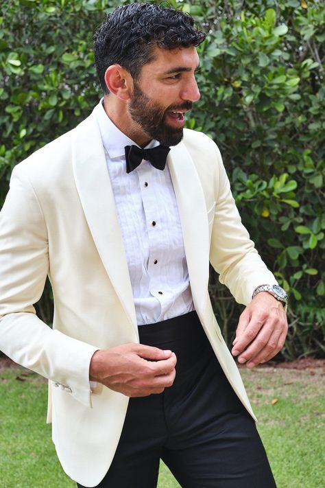 Men’s White Tuxedo Jacket, White Tux Groom, Men Wedding Attire Guest, Suit For Groom, Mens Shirt And Tie, White Tuxedo Jacket, Formal Fits, Elegant Bridal Bouquets, Off White Coat