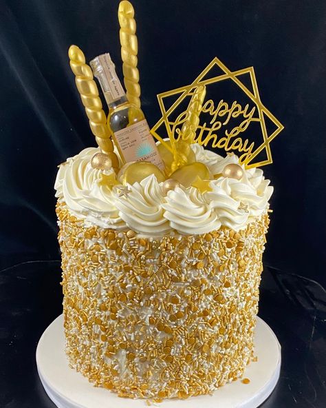 Golden Birthday Cake Ideas, Birthday Cake Recipes, Golden Birthday Cakes, Number Birthday Cakes, Elaborate Cakes, Buttercream Birthday Cake, Golden Birthday Parties, Queen Cakes, Golden Cake